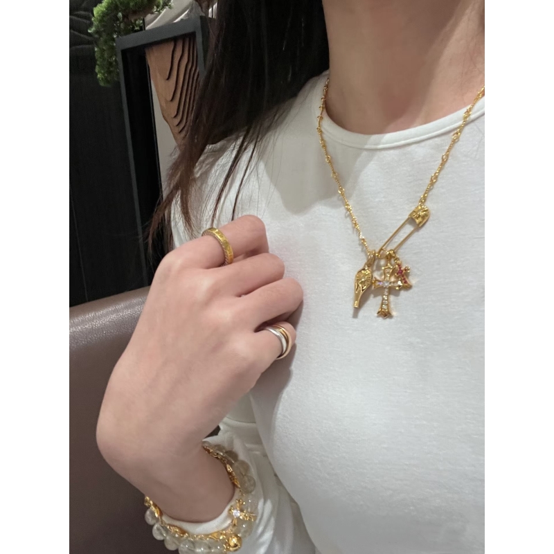 Ch*0me He**ts necklaces